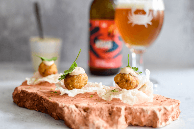 kruidige kipgehaktballetjes met yoghurtdip